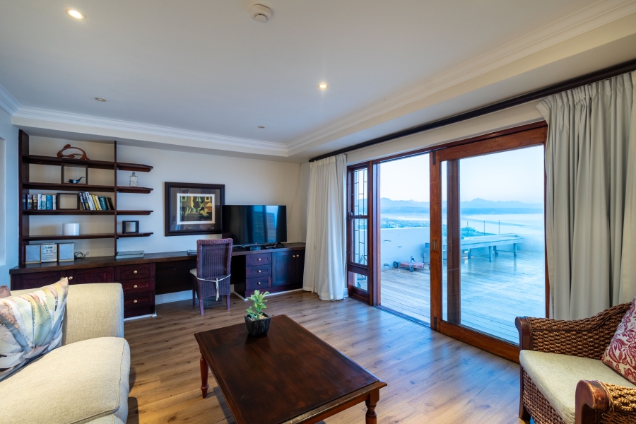 7 Bedroom Property for Sale in Bowtie Western Cape